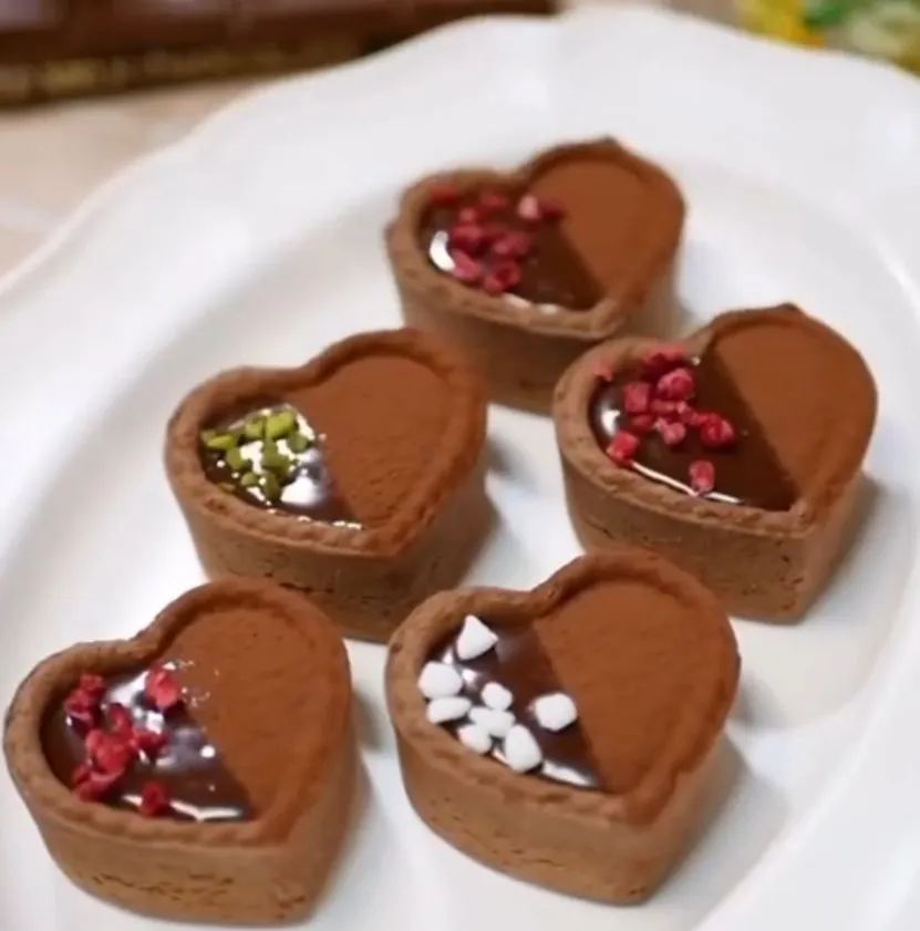 バレンタインにオススメ　簡単・手軽に作れる「ハートの生チョコタルト」レシピ【作り方動画あり】