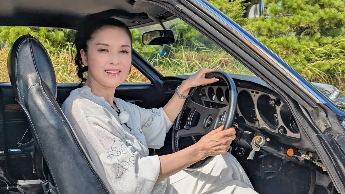 藤あや子、JK時代“初恋の彼”の思い出告白「17歳に戻っちゃいます」　当時の彼の愛車・トヨタ“名車”と再会「会いたかった」