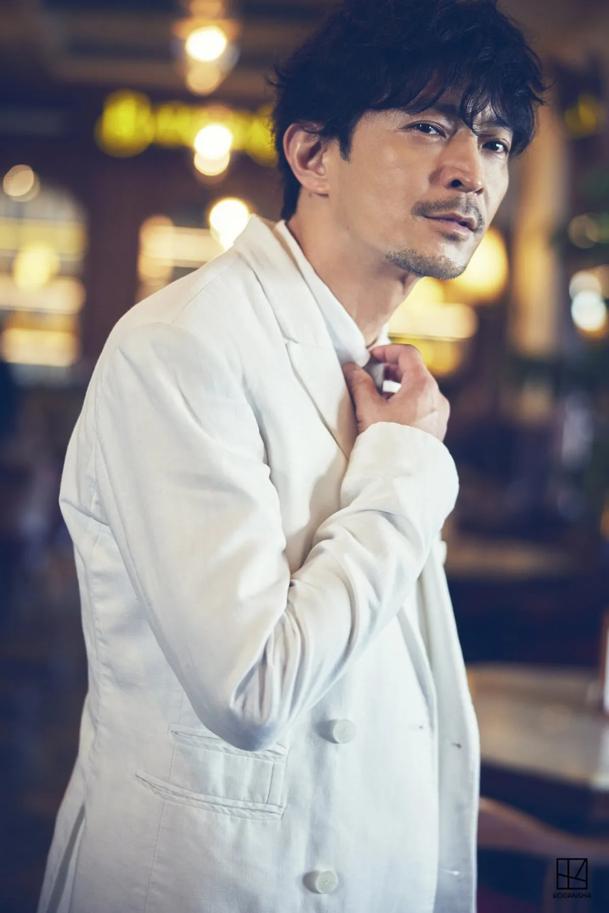 津田健次郎54歳、声優活動30周年　記念フォトブック3月発売！ロケでジャカルタへ…先行カット公開