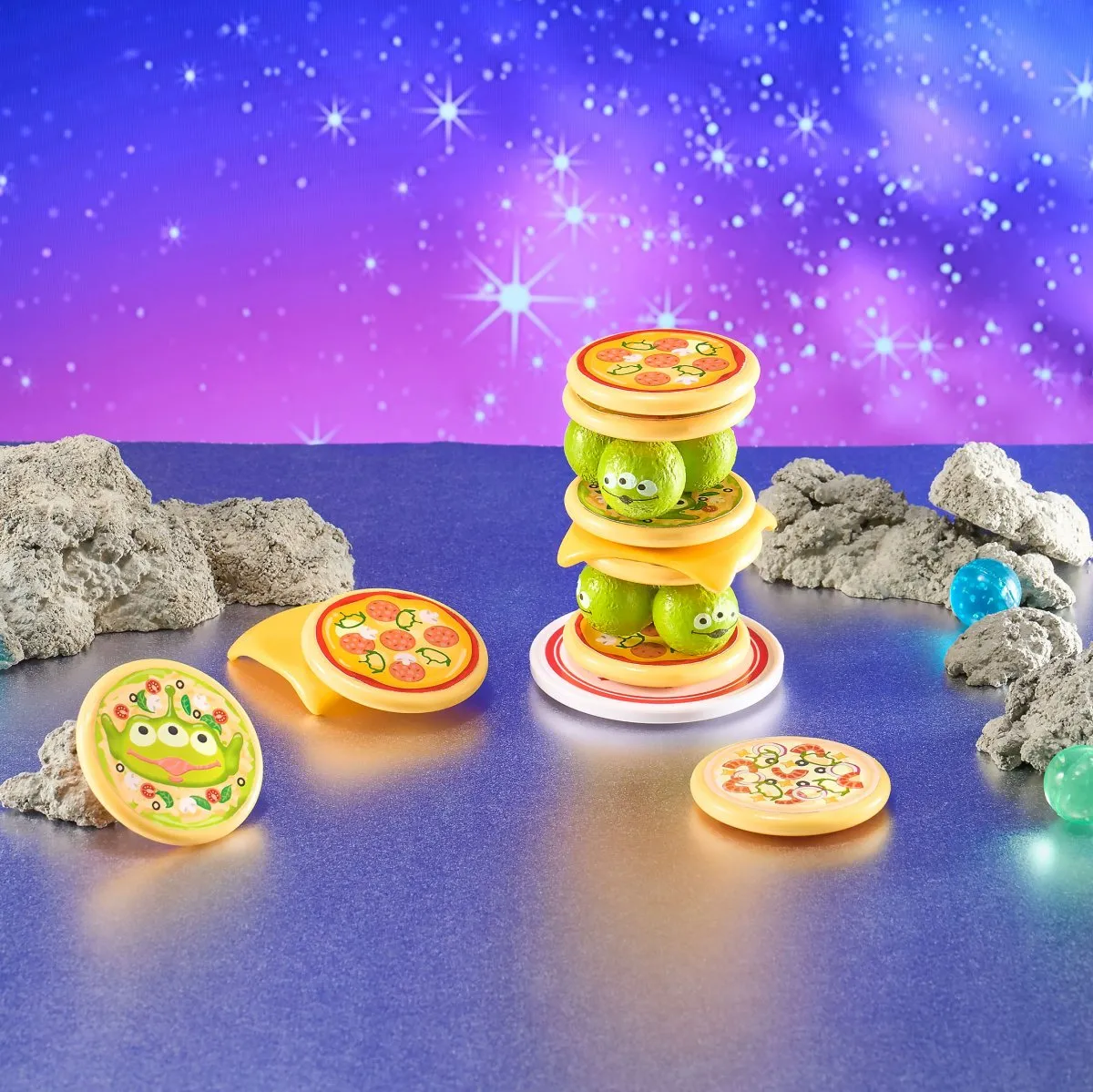 「トイ・ストーリー」のピザプラネットが舞台に　ゆらゆら揺れるバランスゲームが誕生