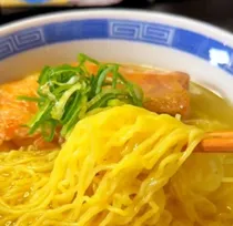 「家庭で作れる最高峰」“黄金鶏油が香る最高の塩ラーメン”レシピに絶賛する声「これホント美味しかった」