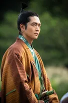 『豊臣兄弟！』”家康”松下洸平、小栗旬は「360度どこから見ても信長そのもの」