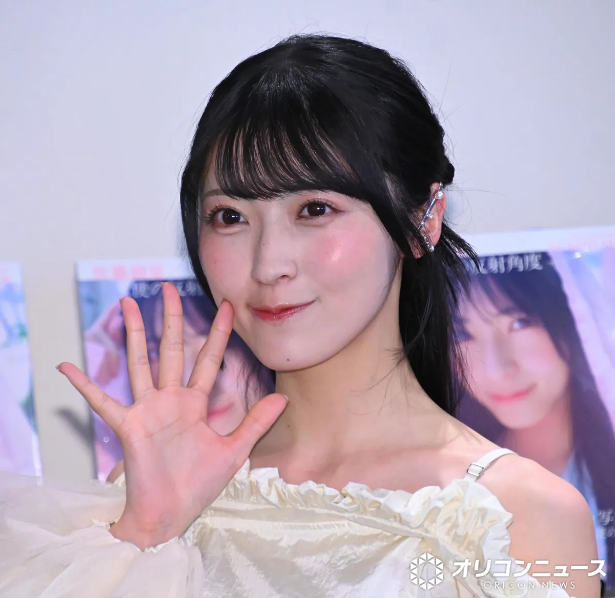 AKB48佐藤綺星、元AKB48の姉と同時期に写真集発売「交換こしようねって」