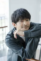 津田健次郎、“戦友”と呼ぶ年下俳優　大河ドラマ『べらぼう』共演時には話題に「気恥ずかしい気持ちも…」