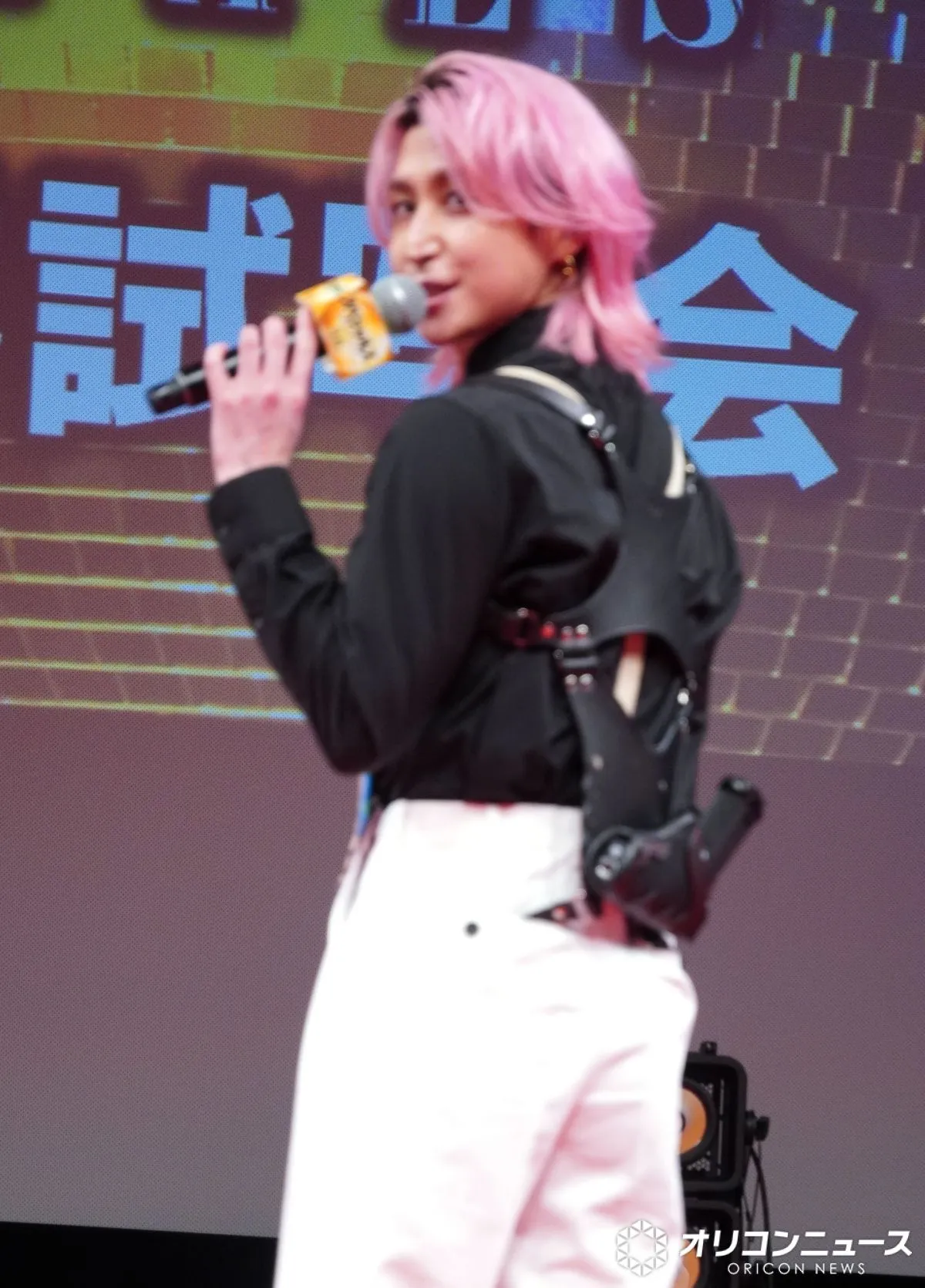 Snow Man佐久間大介、モデルガン腰に携えイベント登場「職質受けたらどうすんだよ」　家でも持ち歩いて役作り