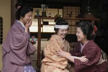 『ばけばけ』サワやなみが駆けつける　第88回場面カット