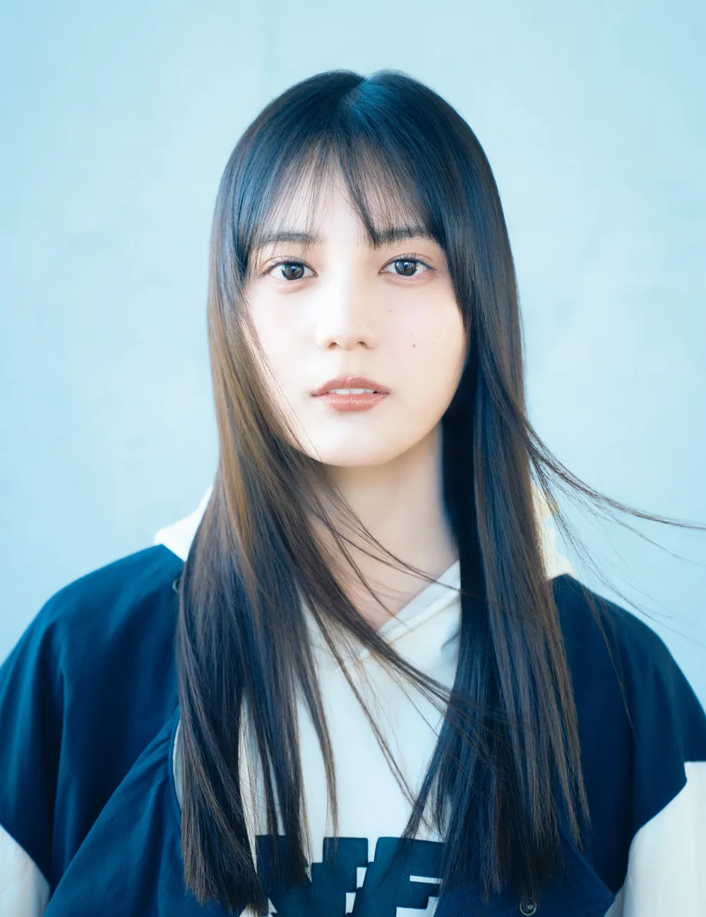 日向坂46小坂菜緒、成長し続ける表現力　絶対的エースが表紙＆巻頭グラビア登場