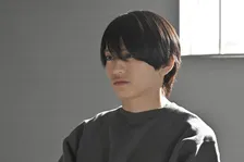 timelesz・猪俣周杜、“猟奇的な”雰囲気まとう姿に「ガチもんのサイコパスなん？ってくらい…」「鮮烈な怪演」『東京P.D.』第4話【ネタバレあり】