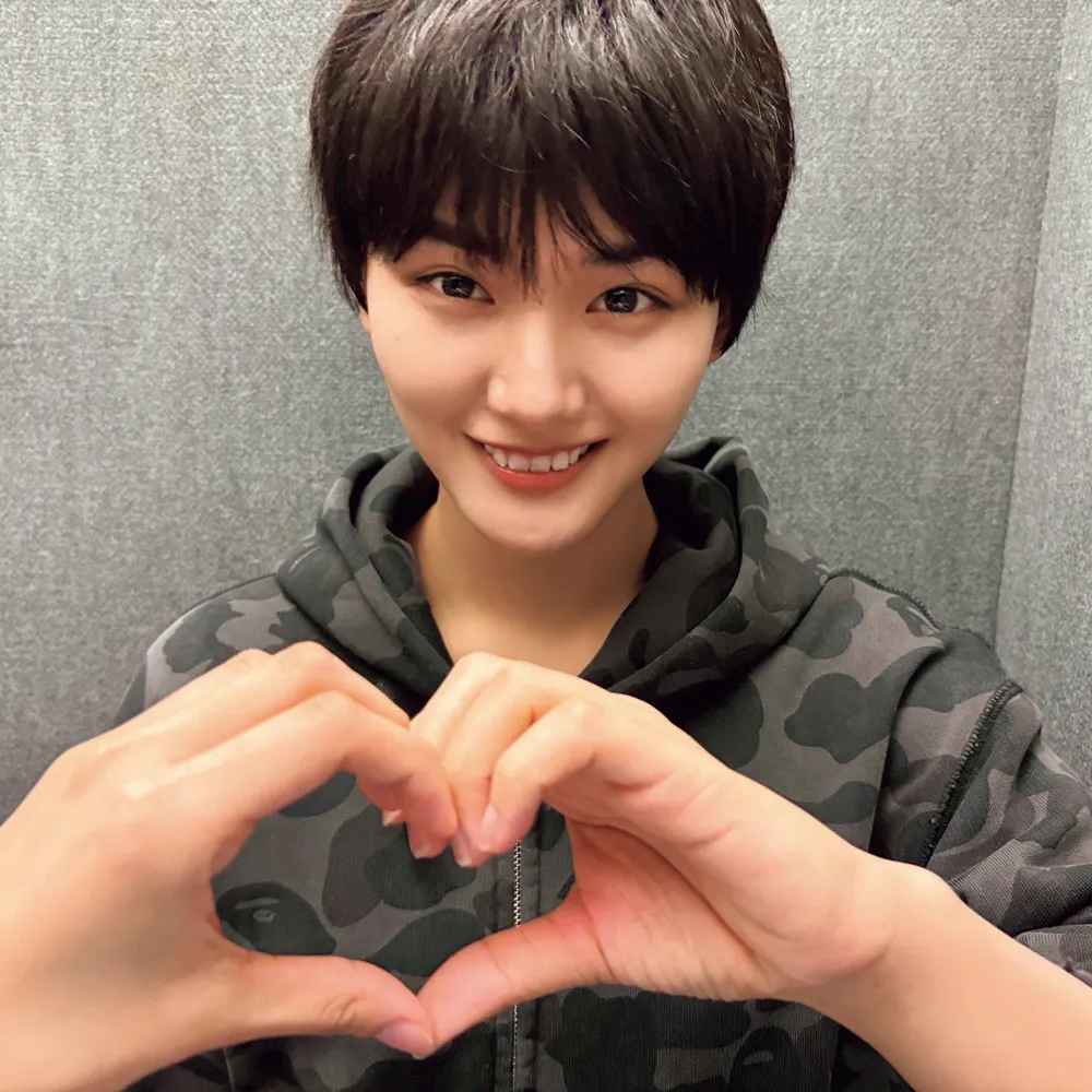 【櫻撮】櫻坂46山崎天、“天くん”イケメン男装姿　井上梨名とハートマーク