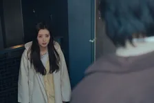 宮本茉由＆戸塚祥太、ソファで濃厚キス「あーついに一線を」「全く集中できないんですけどwwww」『この愛は間違いですか～不倫の贖罪』第5話【ネタバレあり】