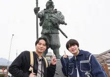 同級生コンビ・深澤辰哉＆磯村勇斗、群馬・沼田市の“ボロいい宿”へ　櫻坂46・的野美青＆山下瞳月は築100年の古民家ロケ