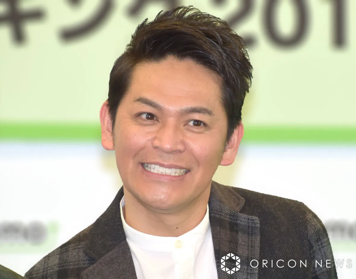 ますだおかだ岡田「おじいちゃんになりました」、“めでたい”ショット添え報告　4日に娘・結実が第1子出産を発表