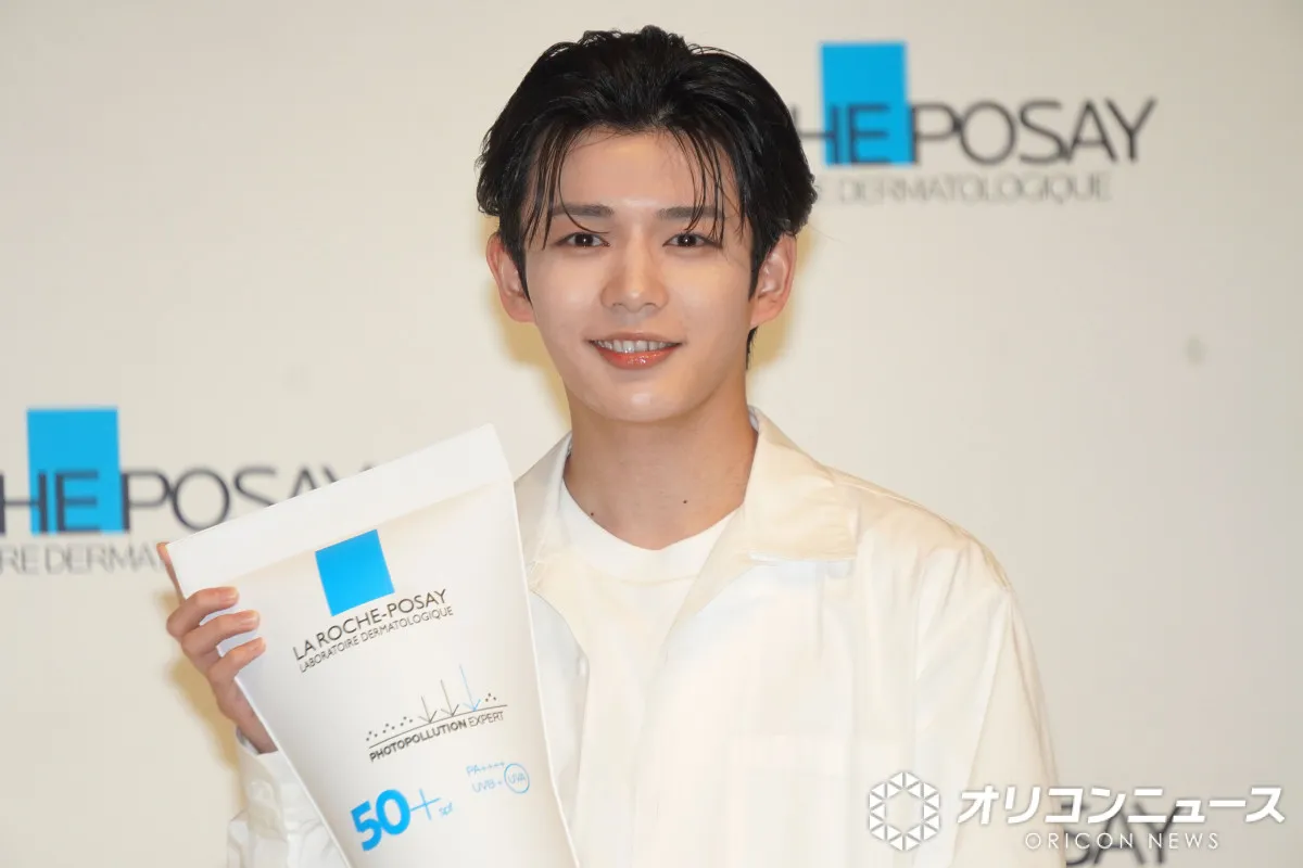 なにわ男子・長尾謙杜、全身白衣装で光り輝く“生艶肌”に自信「頑張ってケアしたかいが」