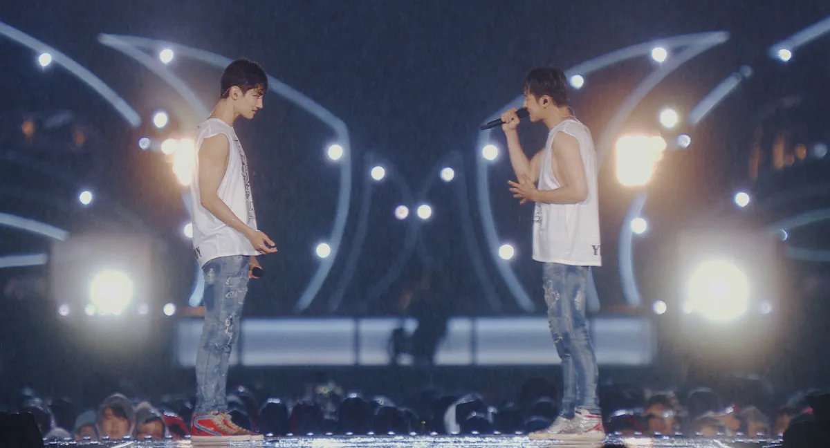 東方神起、“伝説”雨の日産スタジアムライブ写真公開　20th Anniversary Film収録楽曲一部発表