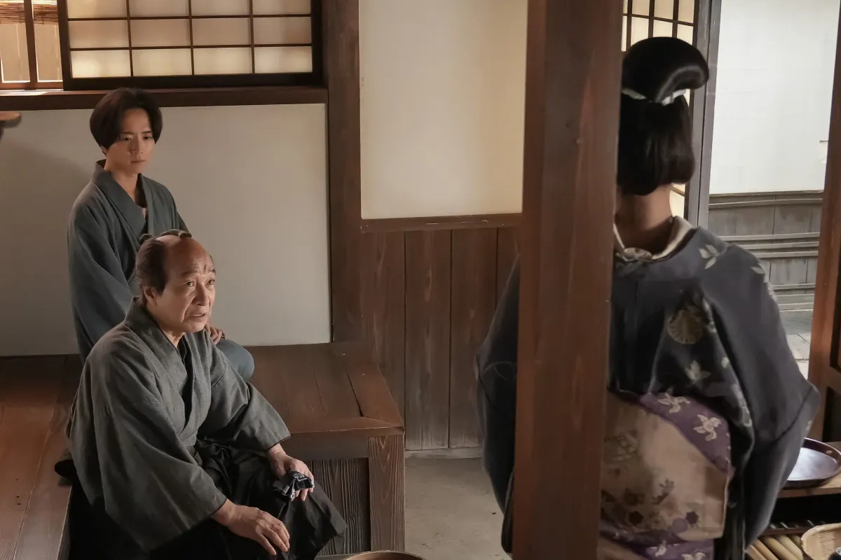 『ばけばけ』ヘブンの提案について話し合う　第93回場面カット