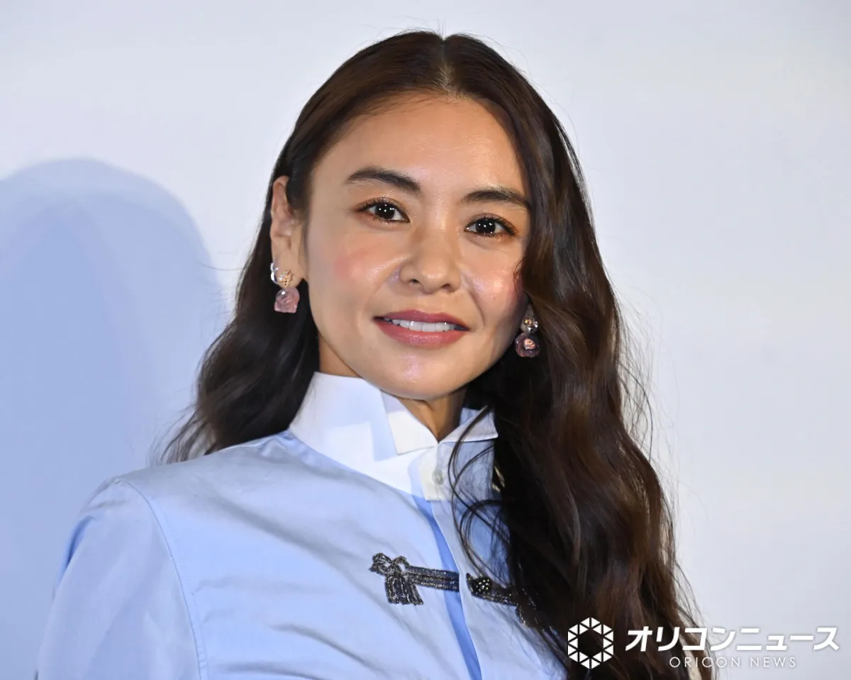 滝沢眞規子、シンプルなパンツスタイルでも存在感　ディオールイベント来場