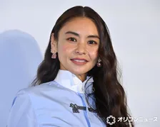 滝沢眞規子、シンプルなパンツスタイルでも存在感　ディオールイベント来場