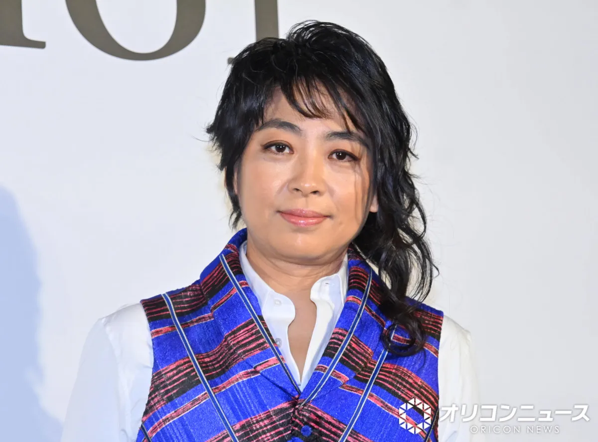 内田也哉子、40代最後の日に夢を掲げる　独創的なディオールメンズスタイルを着こなす