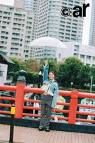 大原優乃、引き締まった腹筋ちらり　ドキドキ必至の衣装で魅せる