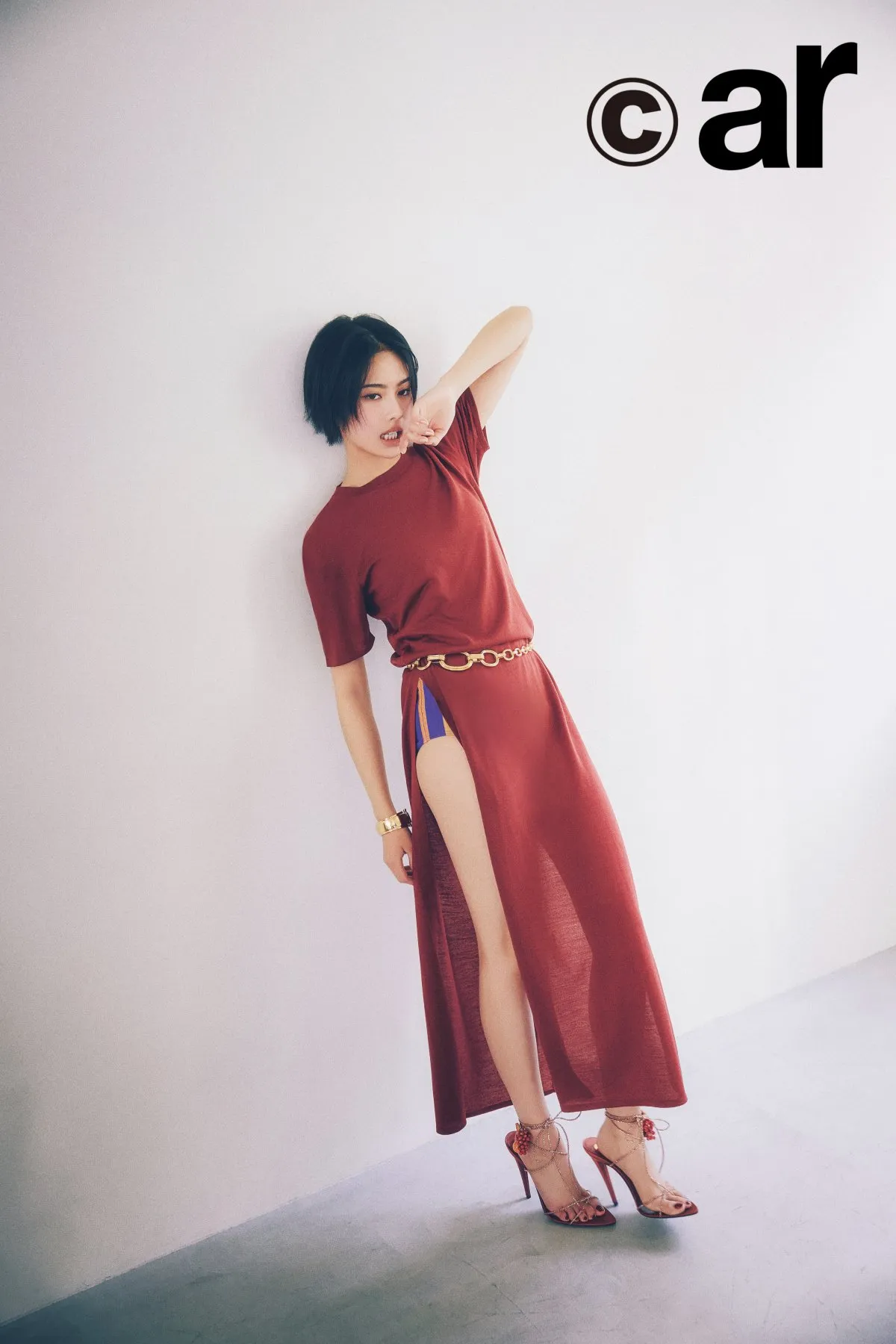 安斉星来、まぶしすぎる美脚　大胆コーディネートで魅了