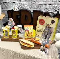 【タリーズ】ピンクから“チーズ色”へ　『トムとジェリー』コラボ新作は“反則級の可愛さ“　一足先に体験してきた