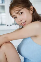 大迫力美ボディの俳優・寺本莉緒、デビュー10周年の節目に「5年ぶり」写真集で王道グラビアに帰還、大胆ショットに挑戦