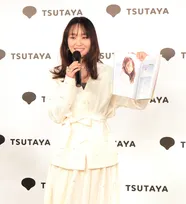 菅井友香「飛行機が石破前総理と一緒の便で」　仕事で驚き！写真集お気に入りカット紹介