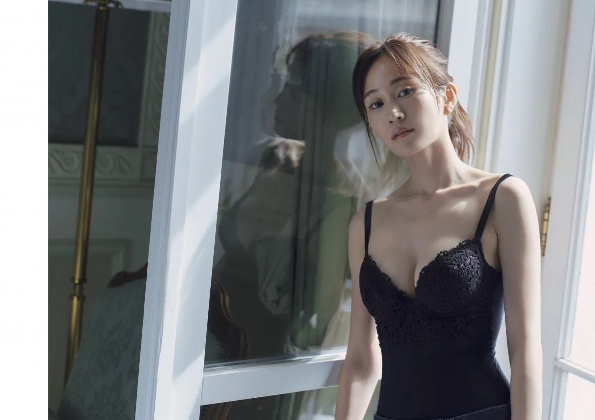 前田敦子、過去最大露出に挑戦＆テーマは“大人の恋”　14年ぶり“最後の写真集”中面カット公開