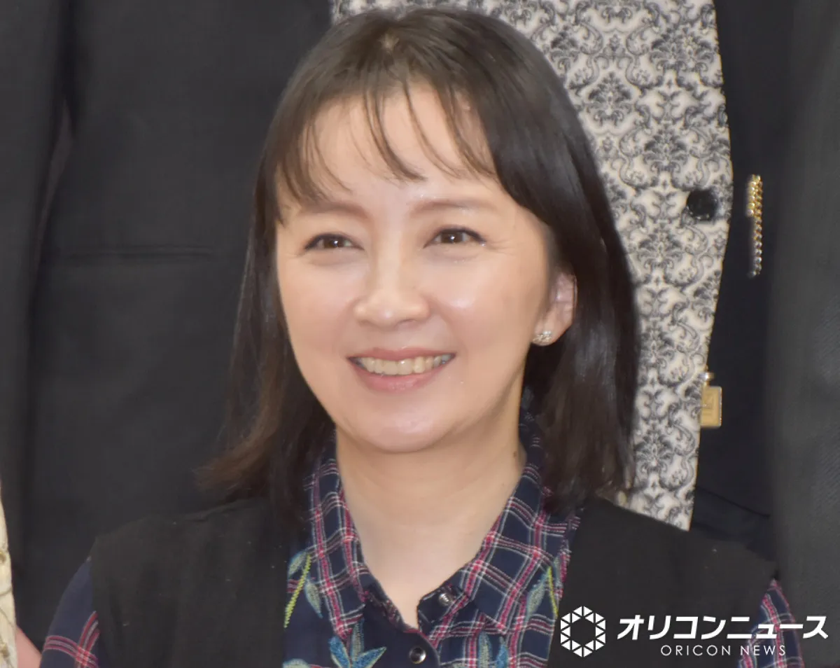 高橋由美子、手編みのニットカーディガン披露し“プロ級”の腕前にファン絶賛「めちゃくちゃ大作」「え？これ編んだの???」「クオリティ高すぎ」