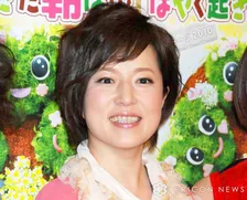 磯野貴理子、「伯父が描いた」自前の着物姿に反響　凛とたたずむ姿に「素敵なお着物」「本当にお美しい」「これぞ大和撫子！」