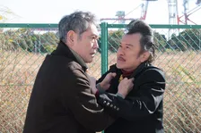 吉田鋼太郎、リーゼント＆学ラン姿で“タイマン”　宿命のライバル演じた杉本哲太は「恥ずかしいやら懐かしいやら…」