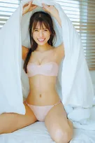 『ウルトラマンデッカー』村山優香、ランジェリー姿で艶っぽく