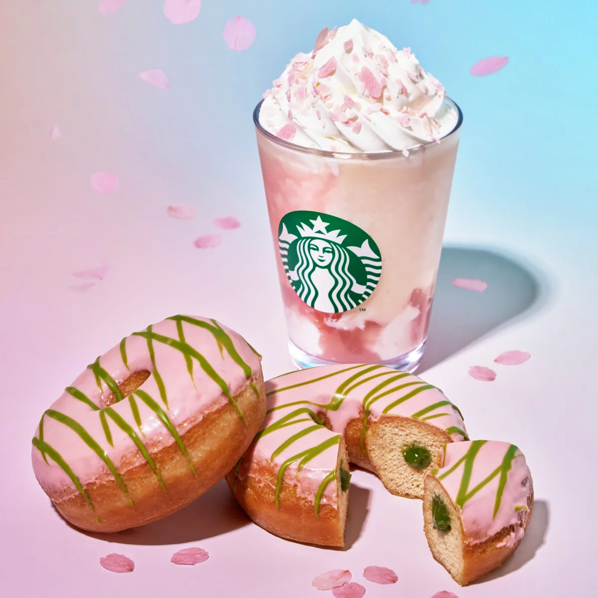 【スタバ】春の新作フードは、『桜香るドーナツ』や『クリームシフォンケーキ』で一足早いお花見気分