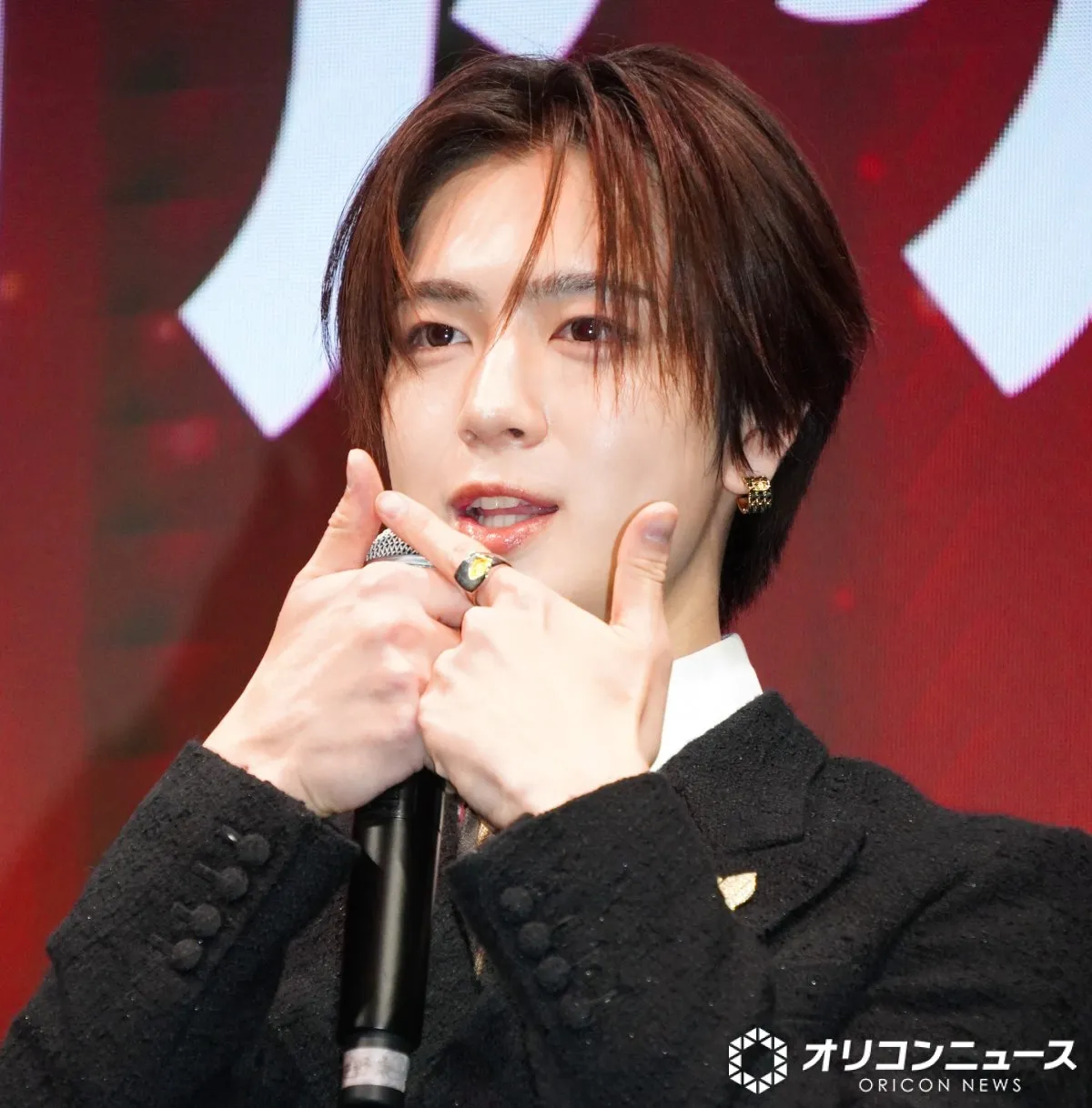 INI佐野雄大、1人登壇なのに緊張で「せーの」　マンガ愛で“まるでオタク”な早口