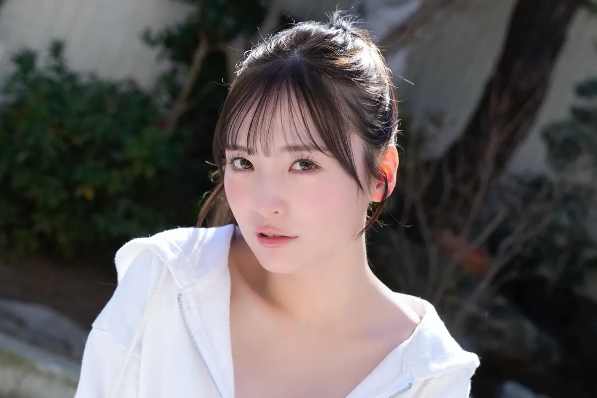 “あざと可愛いボディ”由良ゆら、憧れの雑誌『ヤングキングBULL』表紙登場「恥ずかしくなっちゃうくらい大人になっていて」