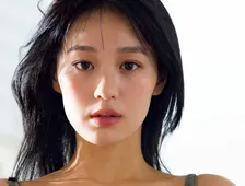 グラビアデビュー1年足らずの大型ルーキー・高野真央、『FRIDAY』初ソロ表紙＆巻頭10ページ特集に登場