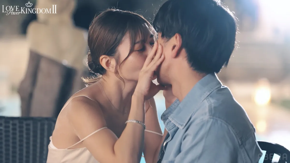 “世界で最も美しい顔”タレントが内科医に“ルール外”のキス　霜降りせいや「一番のご褒美…」