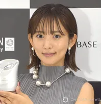 36歳・夏菜、抜群スタイルの“へそチラ”私服ショット「ステキ かっこいい」「惚れています」