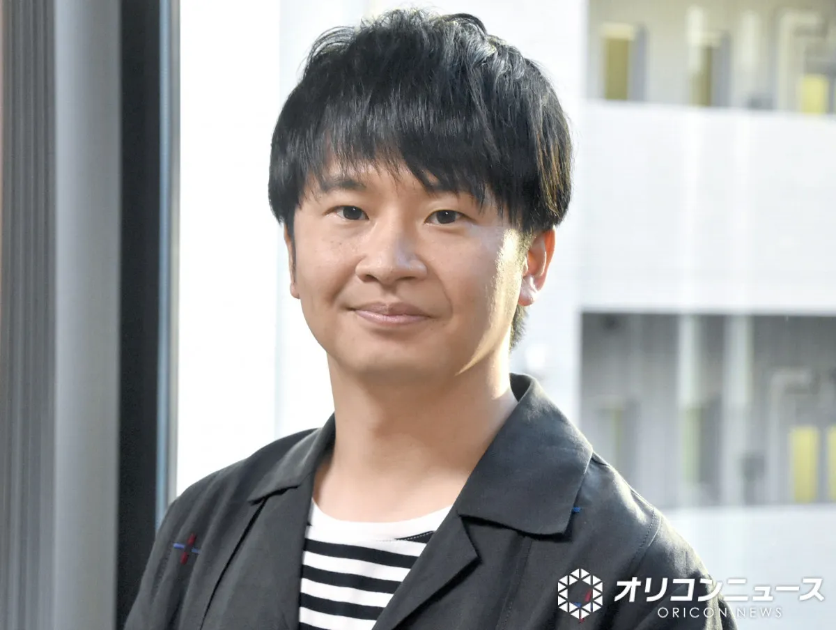 3週間の休養発表のオードリー若林、書店SNSで“最新ショット”が公開に　初小説『青天（アオテン）』サイン本に反響続々