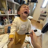 「助けてください」油性ペンで顔に落書きした息子が案内した先には…「これやってる時って静かなんですよね」「うちもよくやる」