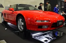 “新車みたい”初代『NSX』が注目の的　ホンダ“旧車を残す”プロジェクト始動の意味「車の良い文化を残していきたい」