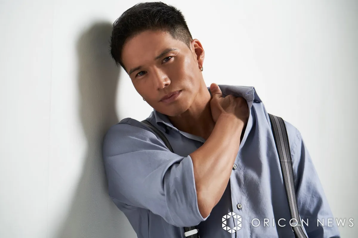 市原隼人、“オフ感満載”真夜中のプライベートショットにファン歓喜「素敵な笑顔」「チートデイですね笑」