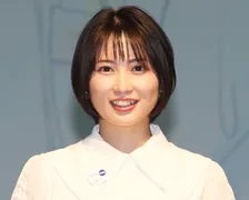 志田未来「貴重な親子ショット」に反響続々　『未来のムスコ』で神野三鈴と共演