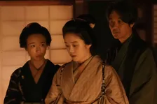 『ばけばけ』ヘブンのために執筆の手伝いをしようと提案する　第102回場面カット