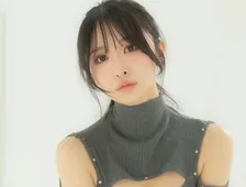 真島なおみ、肌見せグレーニット＆王道ミニスカ×ニーハイ衣装で大胆グラビア「『これ真島の私服じゃない？』って言われました」