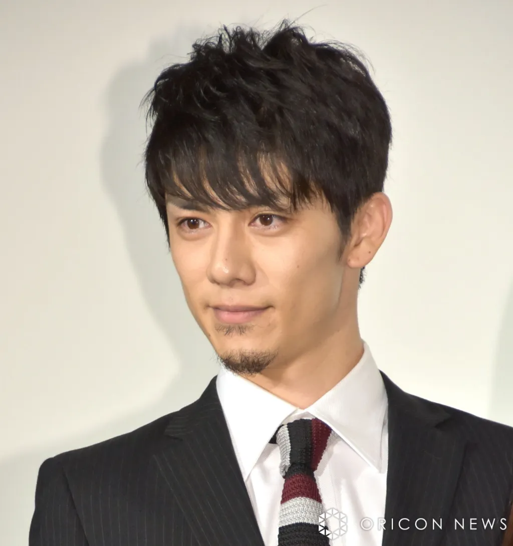 『鎧武』“戦極凌馬”青木玄徳、キャストパワーと業務提携を報告「以後よろしくお願いします」