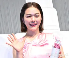 村重杏奈、「文春砲を受けた感想を…」報道陣から熱愛報道問われるもトーク力でさらりとかわす