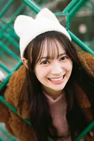 AKB48“新センター”伊藤百花、透明感抜群のグラビア　自身のセンター像にも迫る