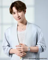 Snow Man渡辺翔太、Swarovski春夏の新作ジュエリーまとう　テーマは「Charming Love」