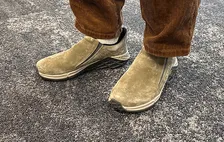 「10時間の立ち仕事でも平気だった」「ぜんぜん足が疲れない」　メレルの快適シューズ『ジャングルモック』は種類も多くて「もう1足欲しくなる」と評判